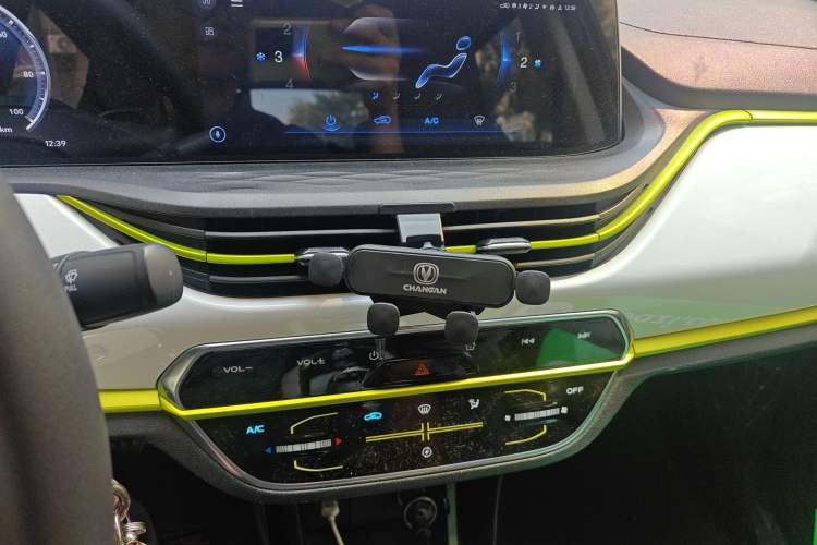 Used CHANGAN OSHAN Benni E-Star 2022 Charming Edition Colorful Model Lithium-Ion Battery Audio And AC Panel