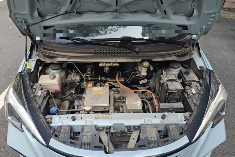 Used CHANGAN OSHAN Benni E-Star 2022 Charming Edition Colorful Model Lithium-Ion Battery Engine Bay