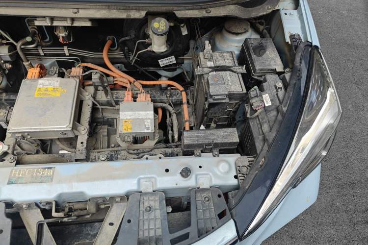Used CHANGAN OSHAN Benni E-Star 2022 Charming Edition Colorful Model Lithium-Ion Battery Engine Bay Left