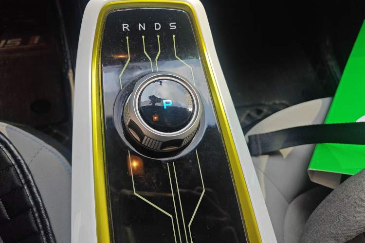 Used CHANGAN OSHAN Benni E-Star 2022 Charming Edition Colorful Model Lithium-Ion Battery Gear Lever