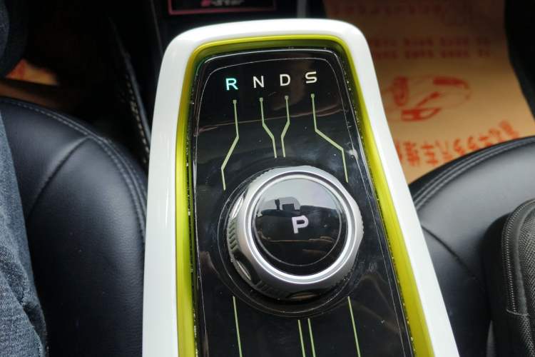 Used CHANGAN OSHAN Benni E-Star 2022 Charming Edition Colorful Model Lithium Iron Phosphate Gear Lever