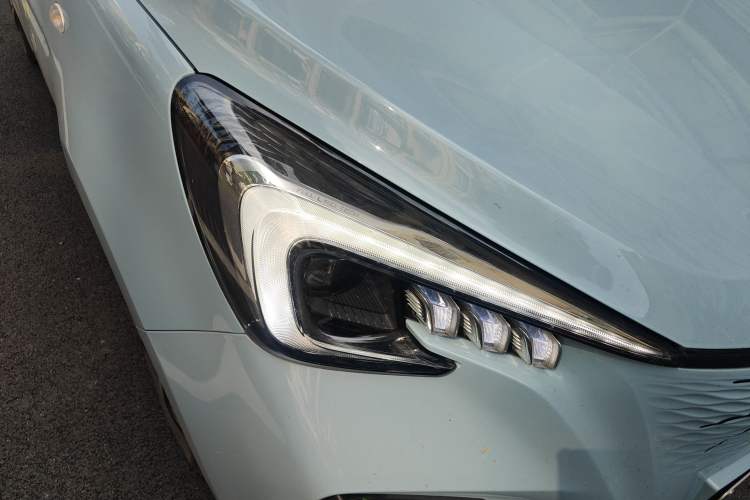 Used CHANGAN OSHAN Benni E-Star 2022 Charming Edition Colorful Model Lithium-Ion Battery Right Front Headlight