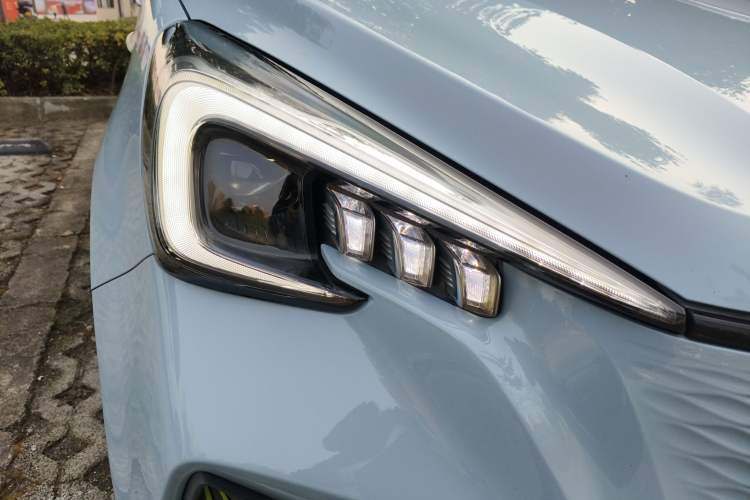 Used CHANGAN OSHAN Benni E-Star 2022 Charming Edition Colorful Model Lithium Iron Phosphate Right Front Headlight