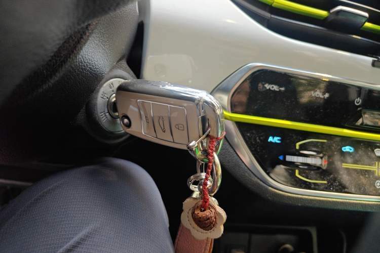 Used CHANGAN OSHAN Benni E-Star 2022 Charming Edition Colorful Model Lithium-Ion Battery Vehicle Key