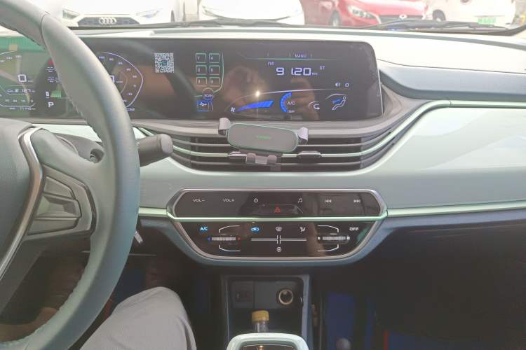 Used CHANGAN OSHAN Benni E-Star 2022 Qingxin Edition Colorful Model Lithium Iron Phosphate Audio And AC Panel
