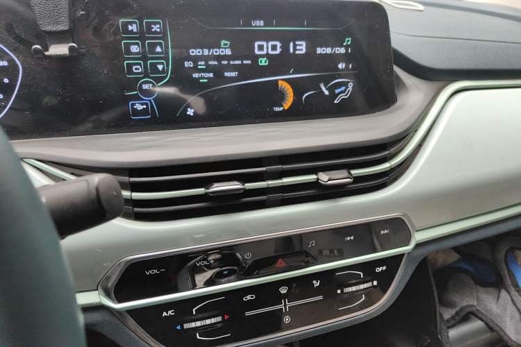 Used CHANGAN OSHAN Benni E-Star 2022 Qingxin Edition Colorful Model Lithium Iron Phosphate Audio And AC Panel
