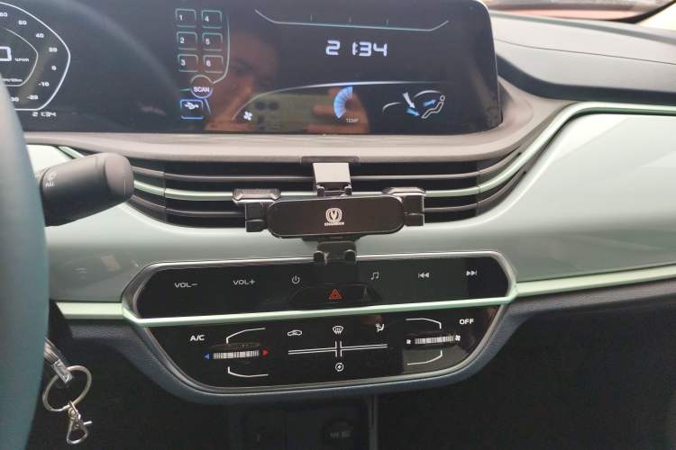 Used CHANGAN OSHAN Benni E-Star 2022 Qingxin Edition Colorful Model Lithium Iron Phosphate Audio And AC Panel
