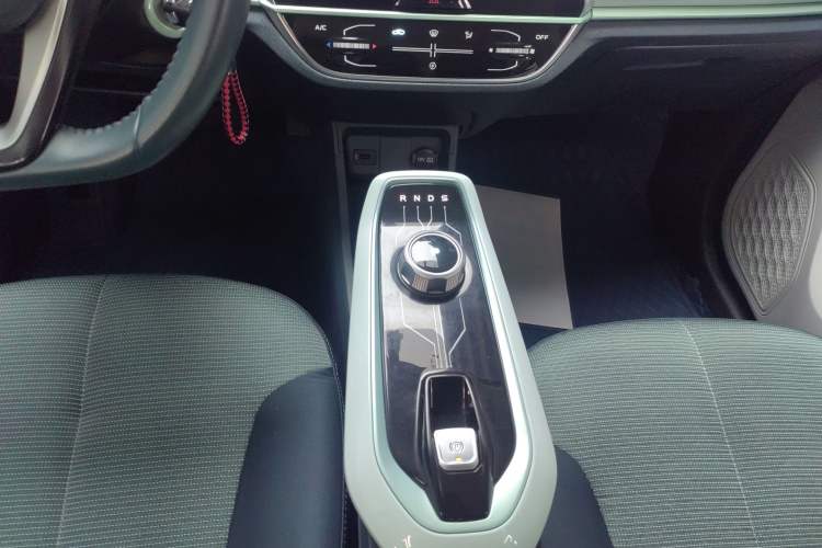 Used CHANGAN OSHAN Benni E-Star 2022 Charming Edition Colorful Model Lithium Iron Phosphate Gear Lever