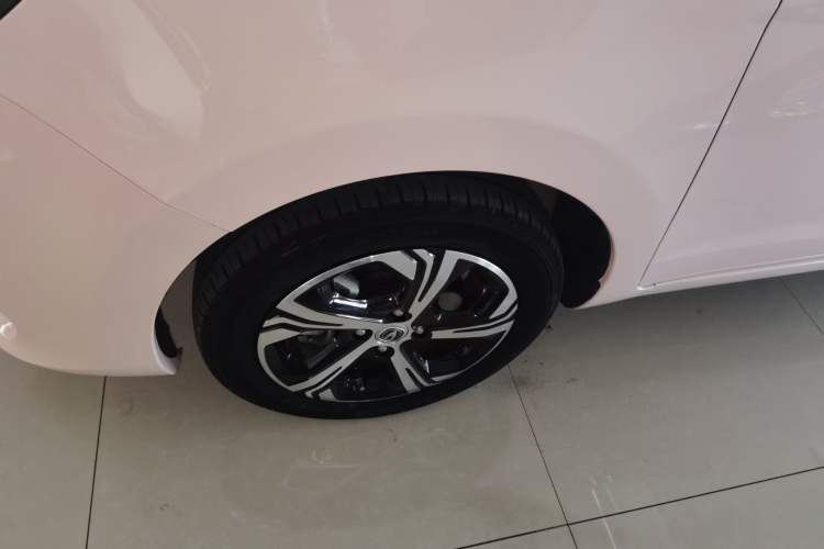Used CHANGAN OSHAN Benni E-Star 2022 Qingxin Edition Colorful Model Lithium Iron Phosphate Left Front Wheel Hub