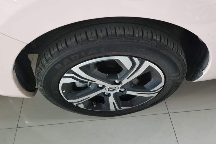 Used CHANGAN OSHAN Benni E-Star 2022 Qingxin Edition Colorful Model Lithium Iron Phosphate Left Front Wheel Hub