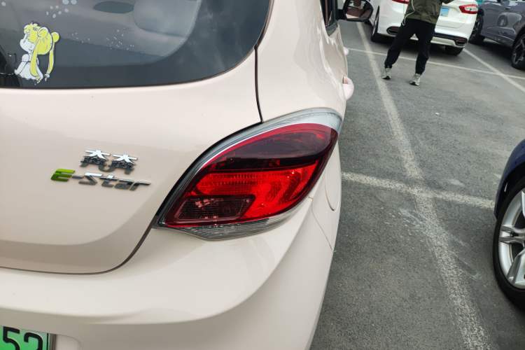 Used CHANGAN OSHAN Benni E-Star 2022 Qingxin Edition Colorful Model Lithium Iron Phosphate Right Rear Taillight