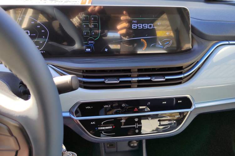 Used CHANGAN OSHAN Benni E-Star 2022 Qingxin Edition Colorful Model Lithium Iron Phosphate Audio And AC Panel