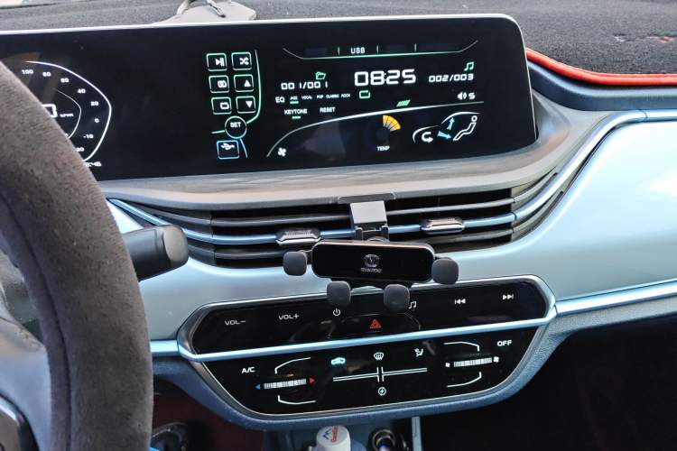Used CHANGAN OSHAN Benni E-Star 2022 Qingxin Edition Colorful Model Lithium Iron Phosphate Audio And AC Panel