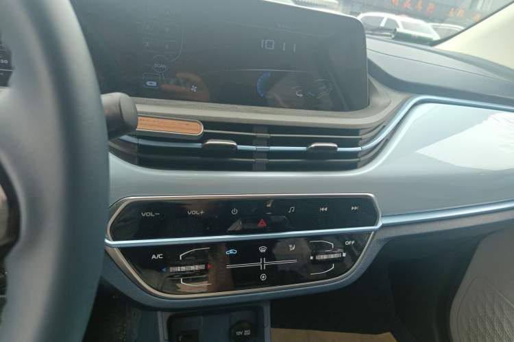Used CHANGAN OSHAN Benni E-Star 2022 Qingxin Edition Colorful Model Lithium Iron Phosphate Audio And AC Panel