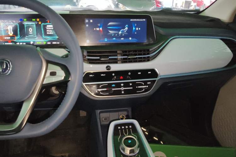 Used CHANGAN OSHAN Benni E-Star 2022 Charming Edition Colorful Model Lithium Iron Phosphate Audio And AC Panel