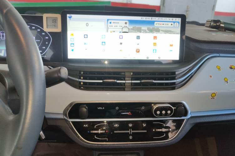 Used CHANGAN OSHAN Benni E-Star 2022 Qingxin Edition Colorful Model Lithium Iron Phosphate Audio And AC Panel