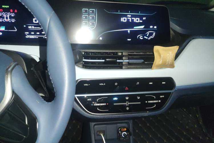 Used CHANGAN OSHAN Benni E-Star 2022 Qingxin Edition Colorful Model Lithium Iron Phosphate Audio And AC Panel