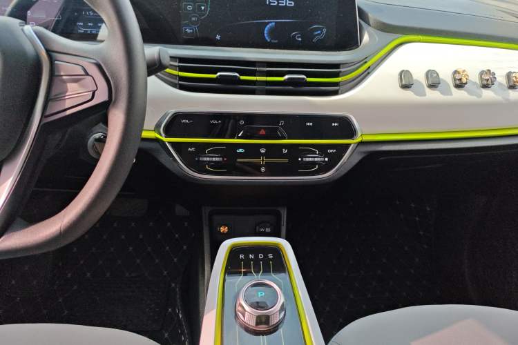 Used CHANGAN OSHAN Benni E-Star 2022 Qingxin Edition Colorful Model Lithium-NMC Audio And AC Panel