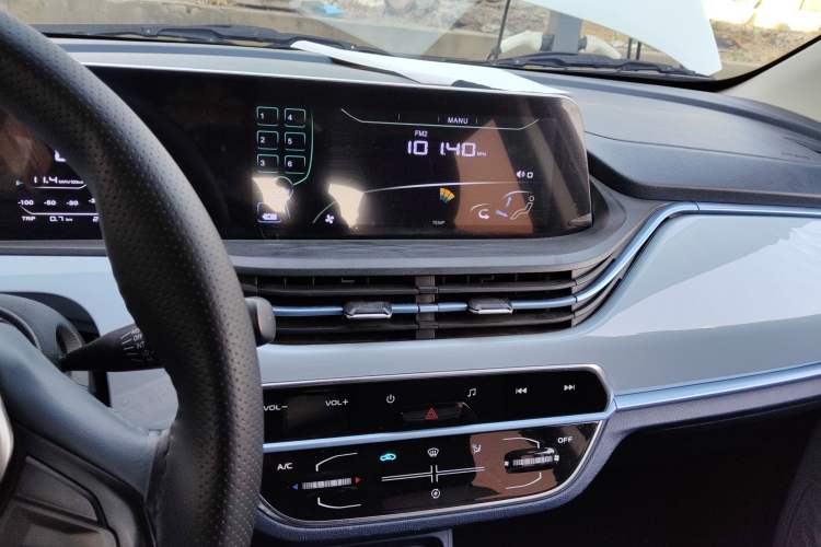 Used CHANGAN OSHAN Benni E-Star 2022 Qingxin Edition Colorful Model Lithium Iron Phosphate Audio And AC Panel