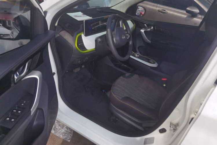Used CHANGAN OSHAN Benni E-Star 2022 Charming Edition Colorful Model Lithium-Ion Battery Interior 2