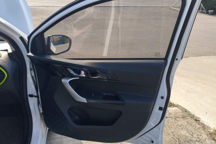 Used CHANGAN OSHAN Benni E-Star 2022 Qingxin Edition Colorful Model Lithium-NMC Interior 5