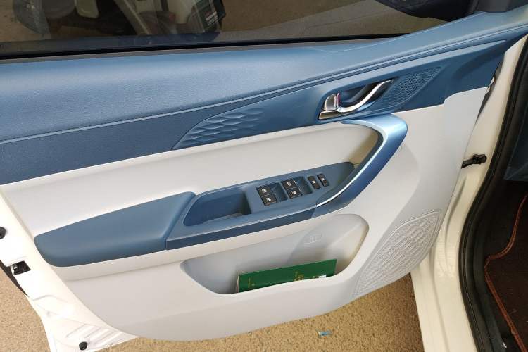 Used CHANGAN OSHAN Benni E-Star 2022 Qingxin Edition Colorful Model Lithium Iron Phosphate Interior 7