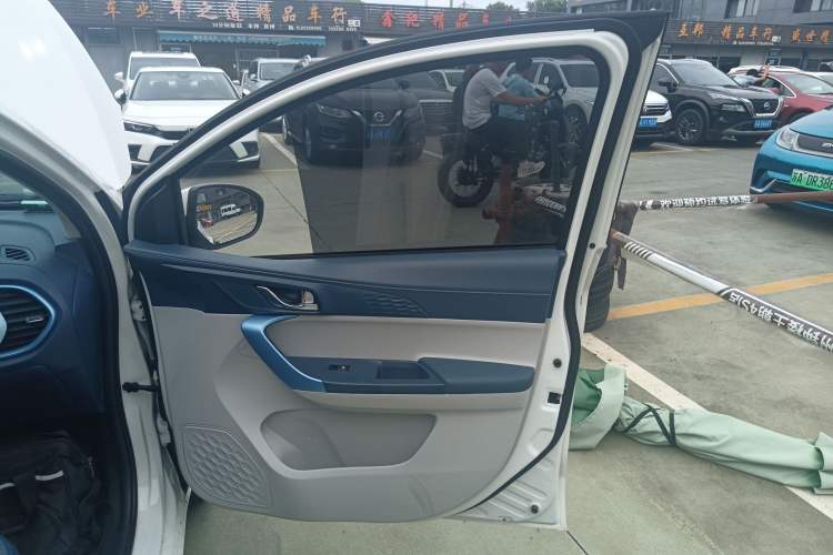 Used CHANGAN OSHAN Benni E-Star 2022 Qingxin Edition Colorful Model Lithium Iron Phosphate Right Front Door Interior