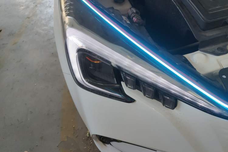 Used CHANGAN OSHAN Benni E-Star 2022 Qingxin Edition Colorful Model Lithium Iron Phosphate Right Front Headlight