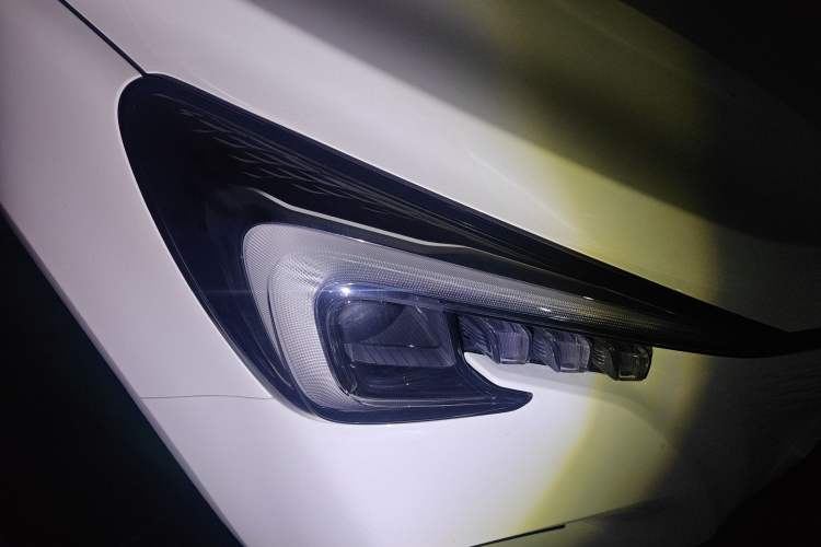 Used CHANGAN OSHAN Benni E-Star 2022 Qingxin Edition Colorful Model Lithium Iron Phosphate Right Front Headlight