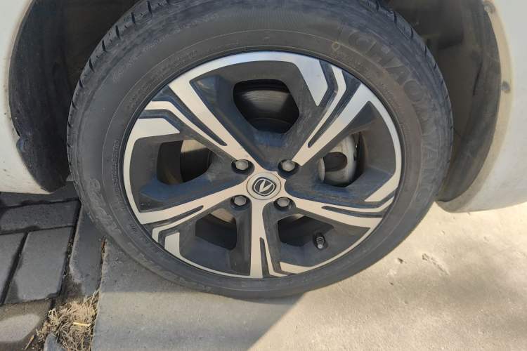 Used CHANGAN OSHAN Benni E-Star 2022 Qingxin Edition Colorful Model Lithium Iron Phosphate Right Front Wheel Hub