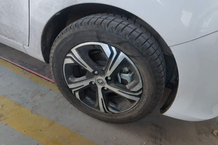 Used CHANGAN OSHAN Benni E-Star 2022 Qingxin Edition Colorful Model Lithium Iron Phosphate Right Front Wheel Hub