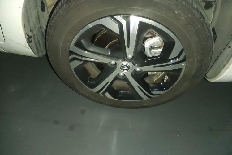 Used CHANGAN OSHAN Benni E-Star 2022 Qingxin Edition Colorful Model Lithium Iron Phosphate Right Front Wheel Hub