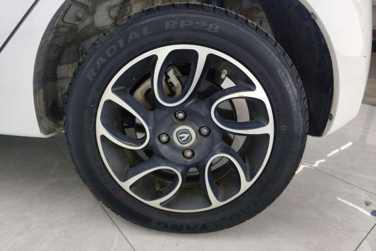 Used CHANGAN OSHAN Benni E-Star 2022 Qingxin Edition Colorful Model Lithium Iron Phosphate Right Front Wheel Hub