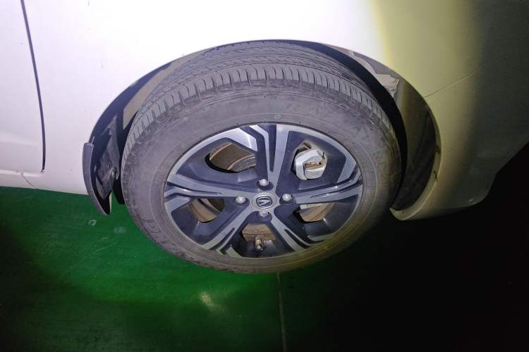 Used CHANGAN OSHAN Benni E-Star 2022 Qingxin Edition Colorful Model Lithium Iron Phosphate Right Front Wheel Hub