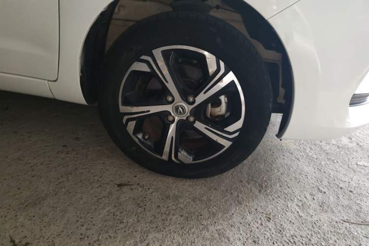 Used CHANGAN OSHAN Benni E-Star 2022 Qingxin Edition Colorful Model Lithium Iron Phosphate Right Front Wheel Hub