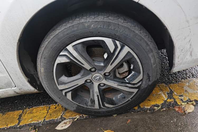 Used CHANGAN OSHAN Benni E-Star 2022 Qingxin Edition Colorful Model Lithium-NMC Right Front Wheel Hub