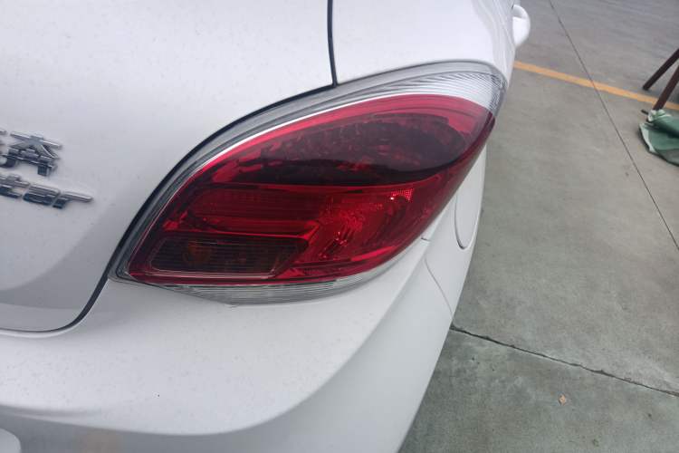Used CHANGAN OSHAN Benni E-Star 2022 Qingxin Edition Colorful Model Lithium Iron Phosphate Right Rear Taillight