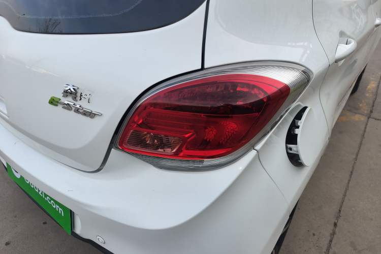Used CHANGAN OSHAN Benni E-Star 2022 Qingxin Edition Colorful Model Lithium Iron Phosphate Right Rear Taillight