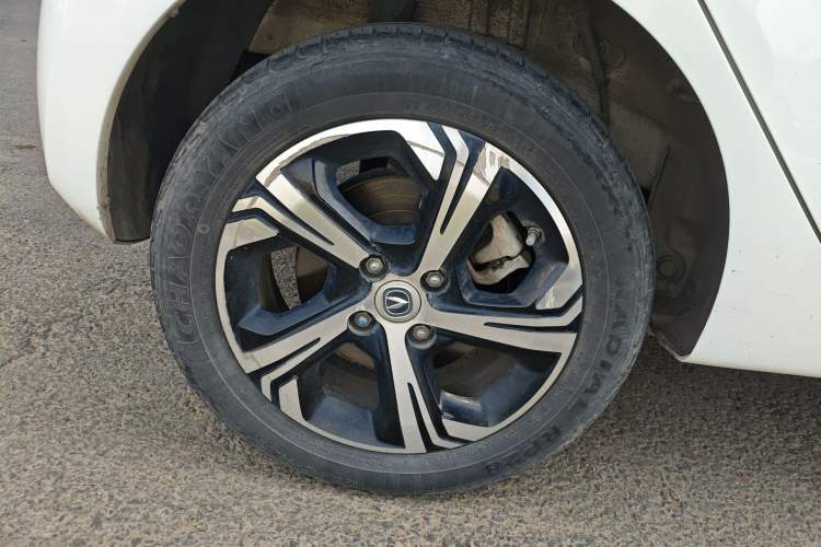 Used CHANGAN OSHAN Benni E-Star 2022 Qingxin Edition Colorful Model Lithium-NMC Right Rear Wheel Hub