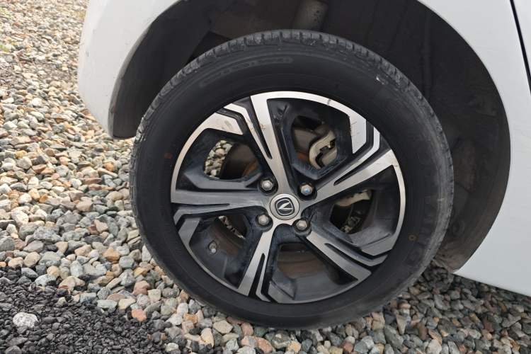 Used CHANGAN OSHAN Benni E-Star 2022 Qingxin Edition Colorful Model Lithium-NMC Right Rear Wheel Hub