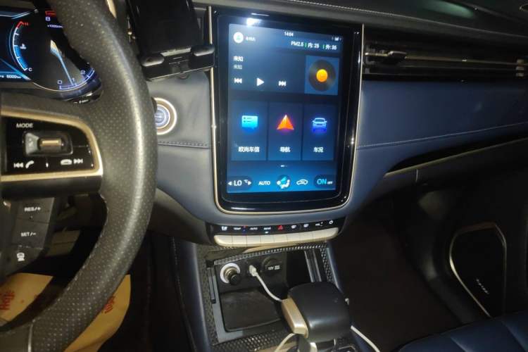 Used CHANGAN OSHAN COS1 2018 1.5T Automatic Smart 7-Seater Audio And AC Panel