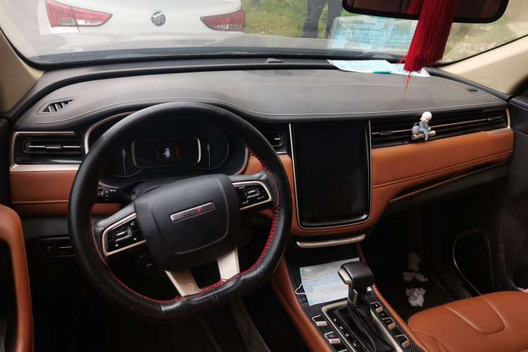 Used CHANGAN OSHAN COS1 2018 1.5T Automatic 7-Seater Center Console