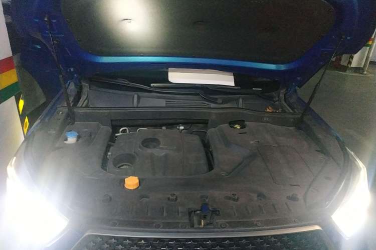 Used CHANGAN OSHAN COS1 2018 1.5T Automatic Miao 7-Seater Engine Bay