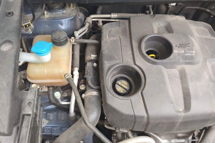 Used CHANGAN OSHAN COS1 2018 1.5T Automatic 7-Seater Engine Bay Right