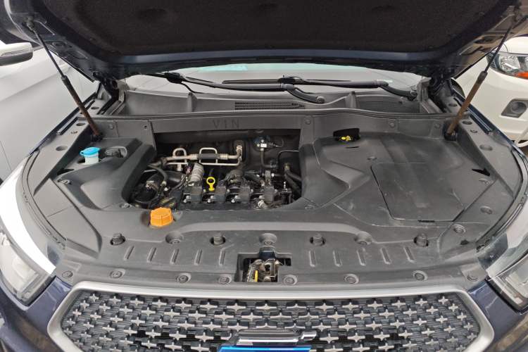 Used CHANGAN OSHAN COS1 2018 1.5T Automatic Miao 7-Seater Engine Bay