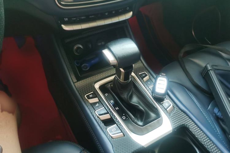 Used CHANGAN OSHAN COS1 2018 1.5T Automatic Smart 7-Seater Gear Lever