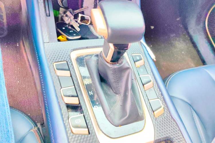 Used CHANGAN OSHAN COS1 2018 1.5T Automatic Yue 7-Seater Gear Lever