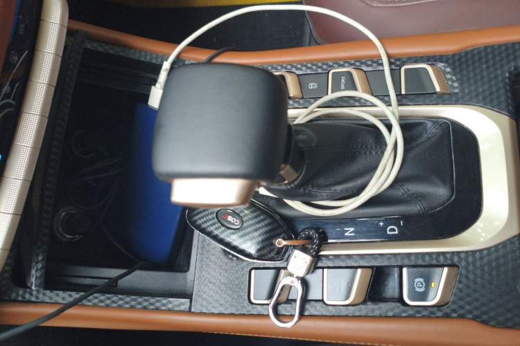 Used CHANGAN OSHAN COS1 2018 1.5T Automatic 7-Seater Gear Lever
