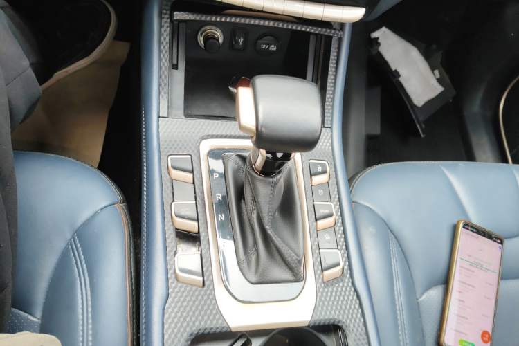 Used CHANGAN OSHAN COS1 2018 1.5T Automatic Yue 6-Seater Gear Lever