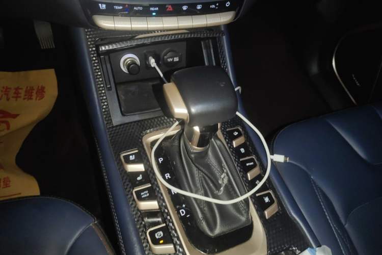 Used CHANGAN OSHAN COS1 2018 1.5T Automatic Smart 7-Seater Gear Lever